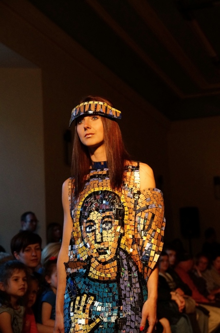 Pokaz mody w noc muzealną