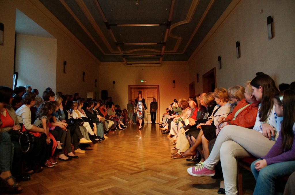 Pokaz mody w noc muzealną