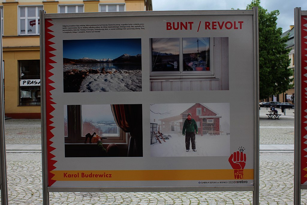 Bunt na zdjęciach fotoreporterów