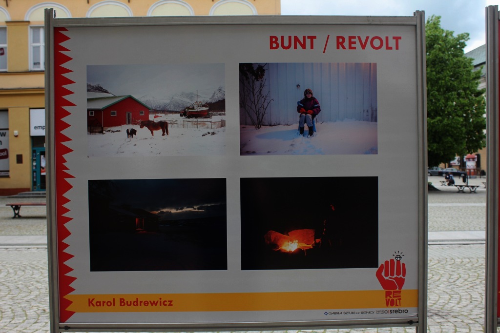 Bunt na zdjęciach fotoreporterów