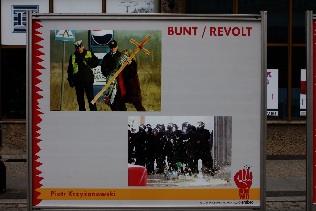 Bunt na zdjęciach fotoreporterów