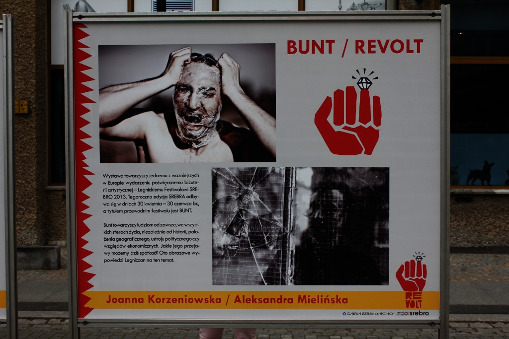 Bunt na zdjęciach fotoreporterów