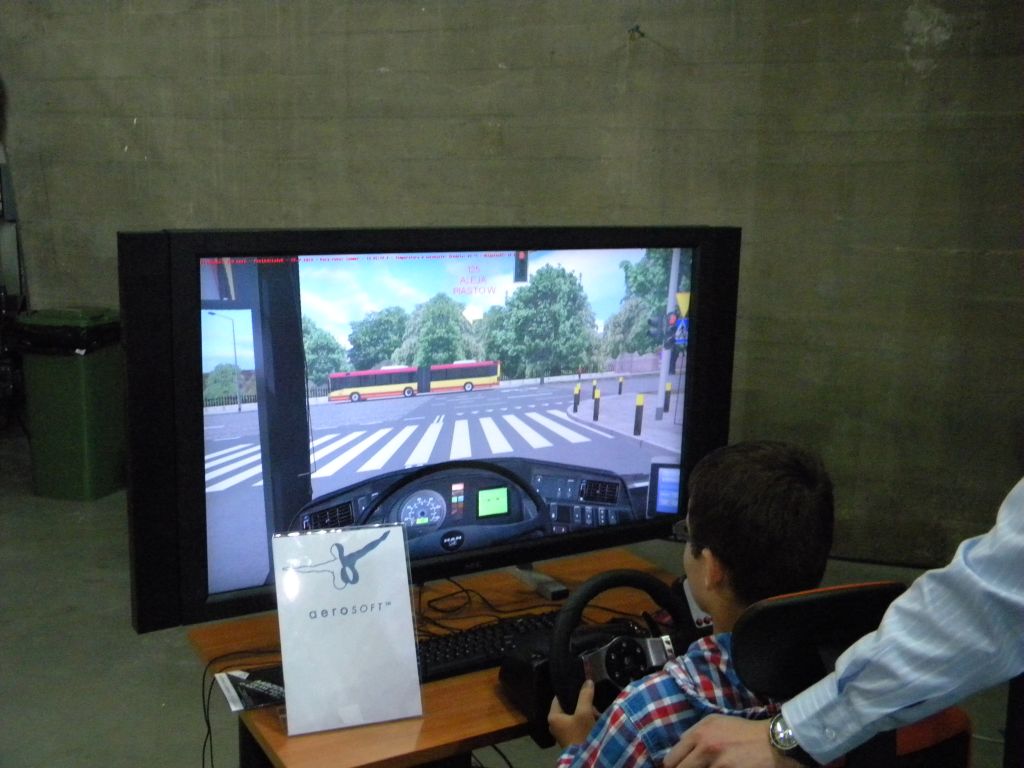 Autoshow 2013: wirtualny autobus i samochody
