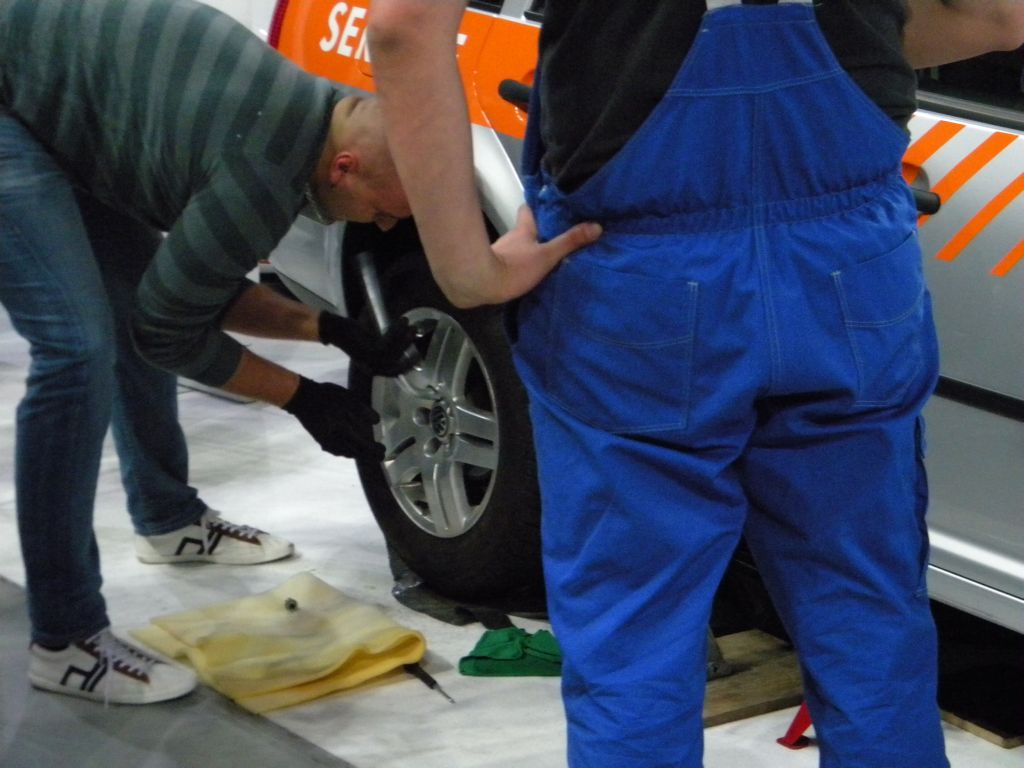 Autoshow 2013: wirtualny autobus i samochody
