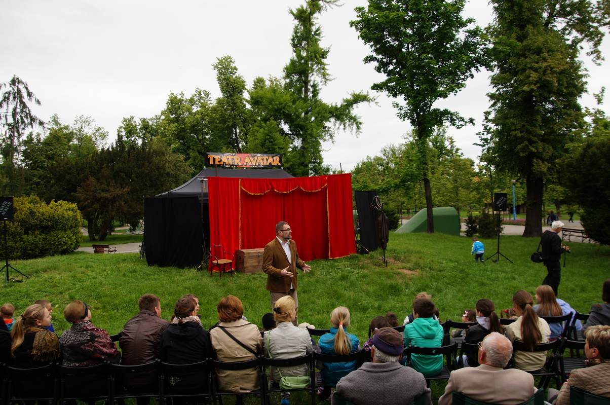 Teatr AVATAR w parku zagrał dla dzieci
