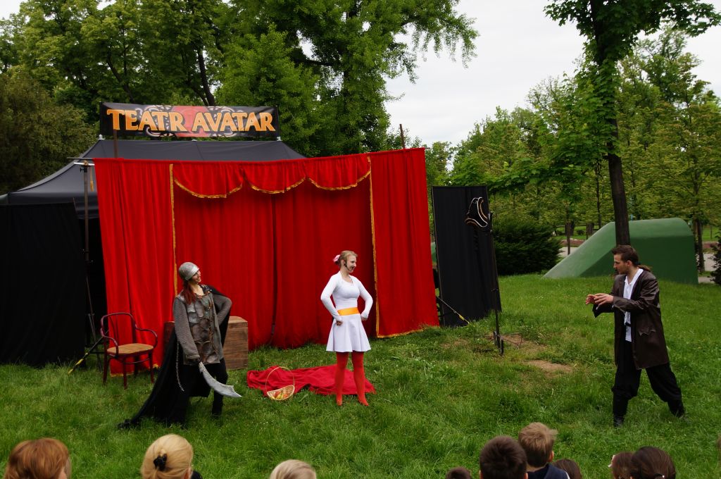 Teatr AVATAR w parku zagrał dla dzieci