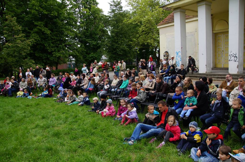 Teatr AVATAR w parku zagrał dla dzieci