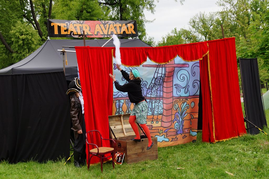 Teatr AVATAR w parku zagrał dla dzieci