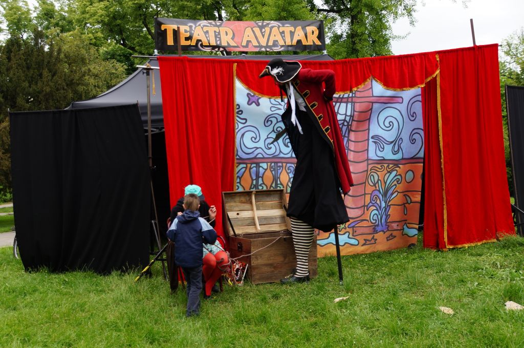 Teatr AVATAR w parku zagrał dla dzieci
