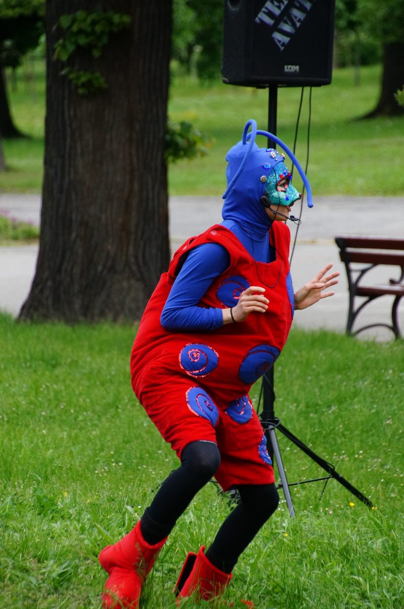 Teatr AVATAR w parku zagrał dla dzieci