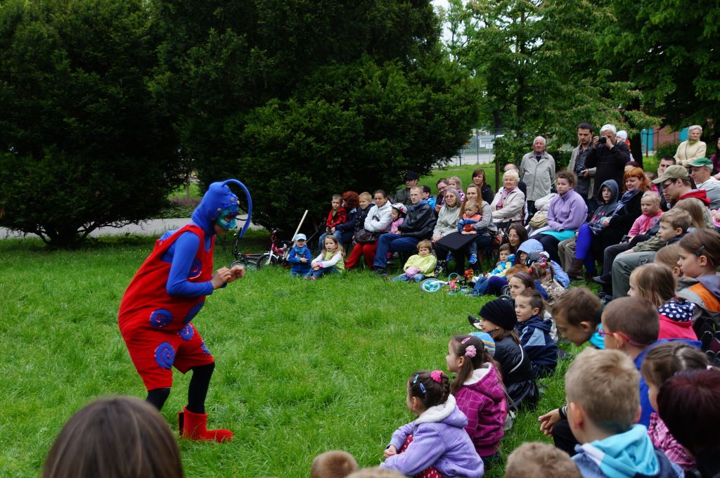 Teatr AVATAR w parku zagrał dla dzieci