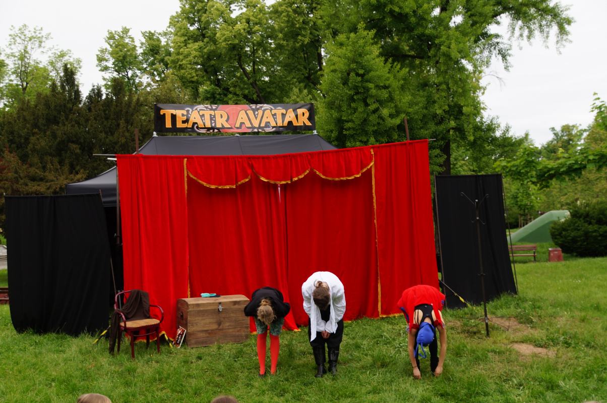 Teatr AVATAR w parku zagrał dla dzieci