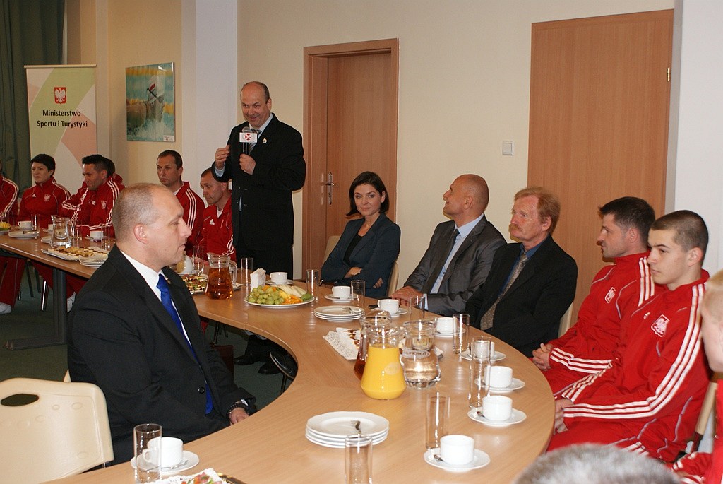 Legniccy taekwondocy z wizytą u minister Muchy