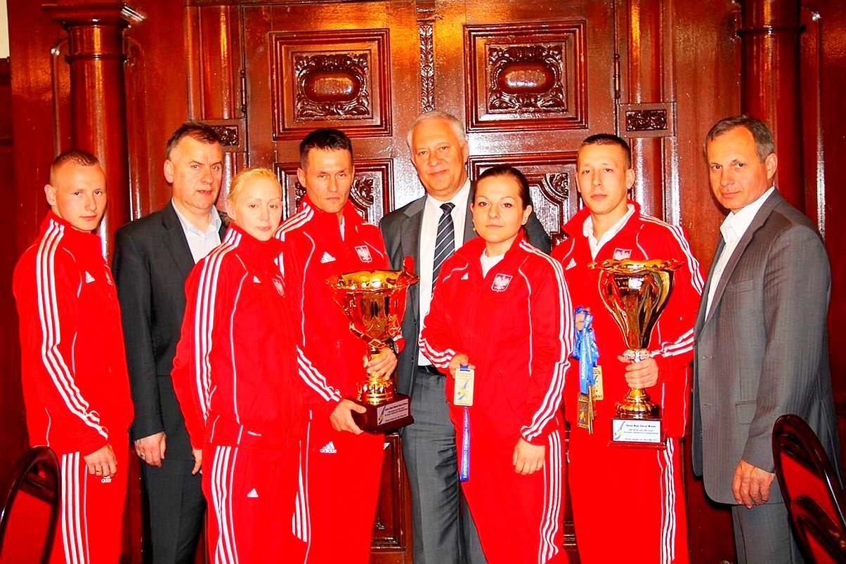 Legniccy taekwondocy z wizytą u minister Muchy