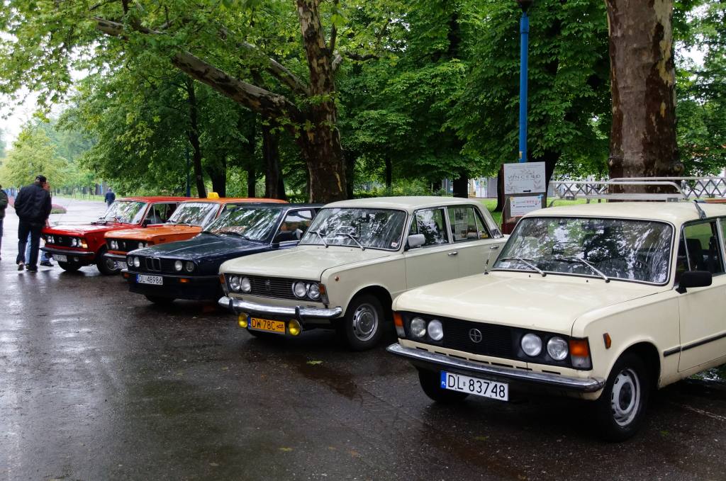 Zabytkowe samochody w Parku Miejskim