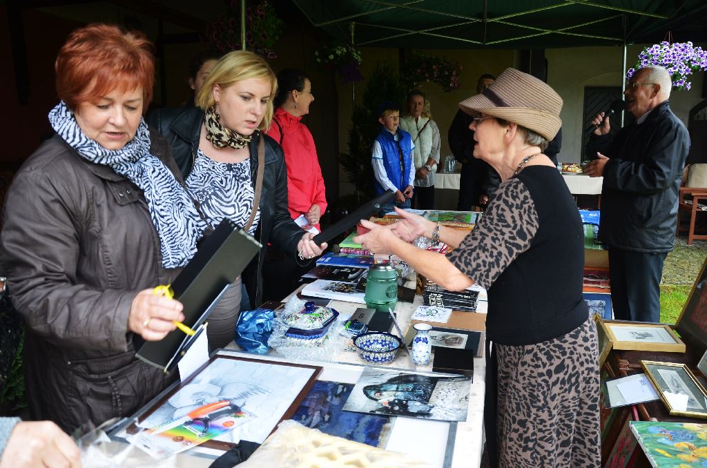 2 tys. złotych z licytacji na rzecz chorej Oli