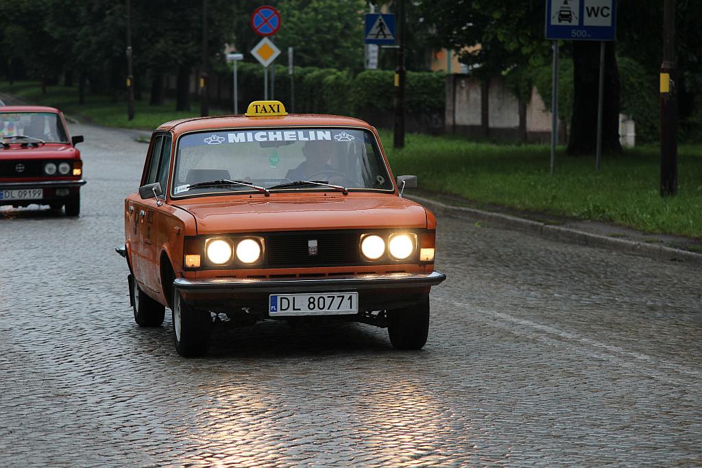 Zabytkowe samochody w Parku Miejskim