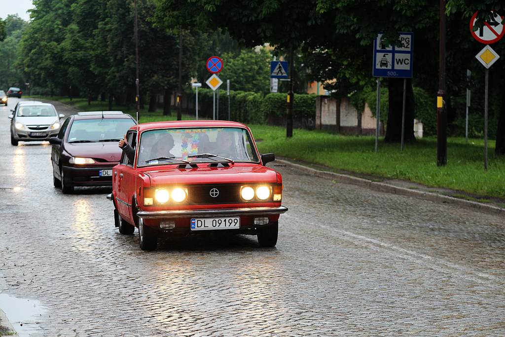 Zabytkowe samochody w Parku Miejskim