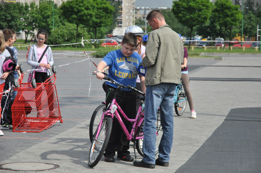 Żacy zdają egzamin na kartę rowerową
