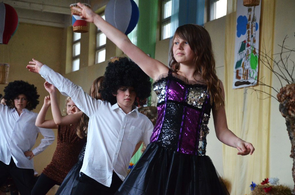 Pokaz tańca w SP nr 19