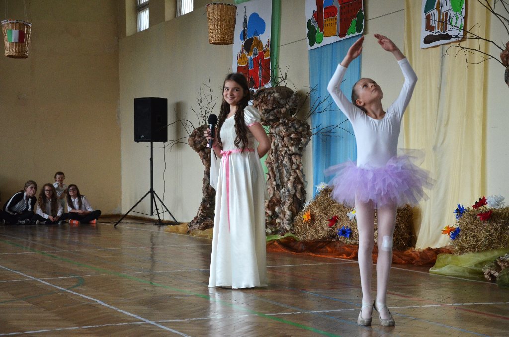 Pokaz tańca w SP nr 19