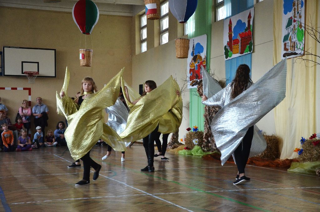 Pokaz tańca w SP nr 19
