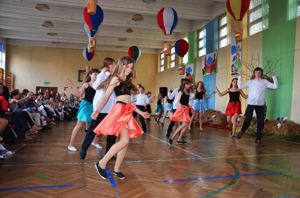 Pokaz tańca w SP nr 19