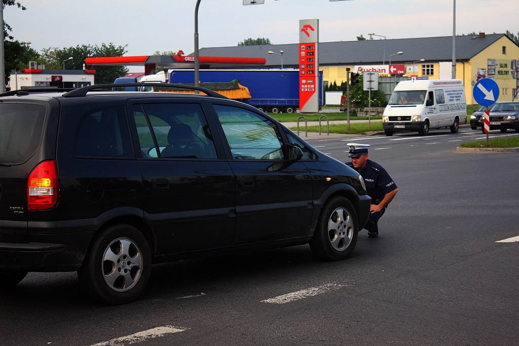 Wtargnął rowerem pod samochód