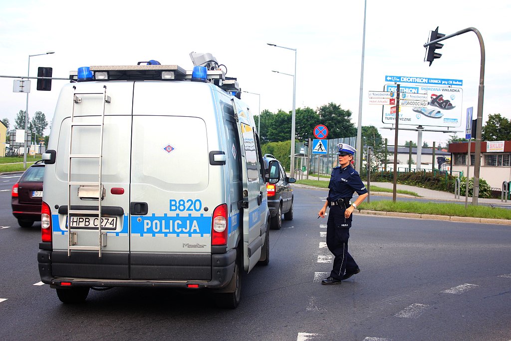 Wtargnął rowerem pod samochód