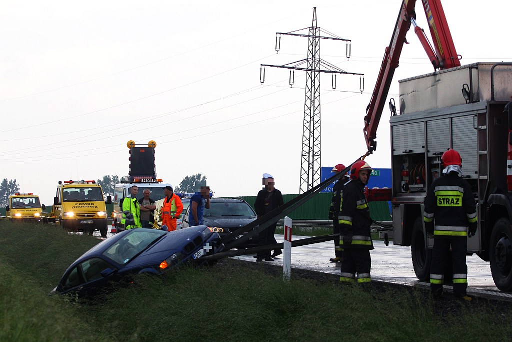 Wpadł w poślizg i wylądował w rowie