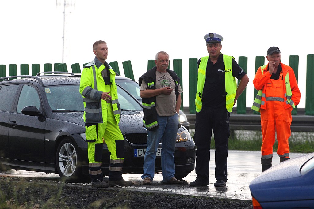 Wpadł w poślizg i wylądował w rowie