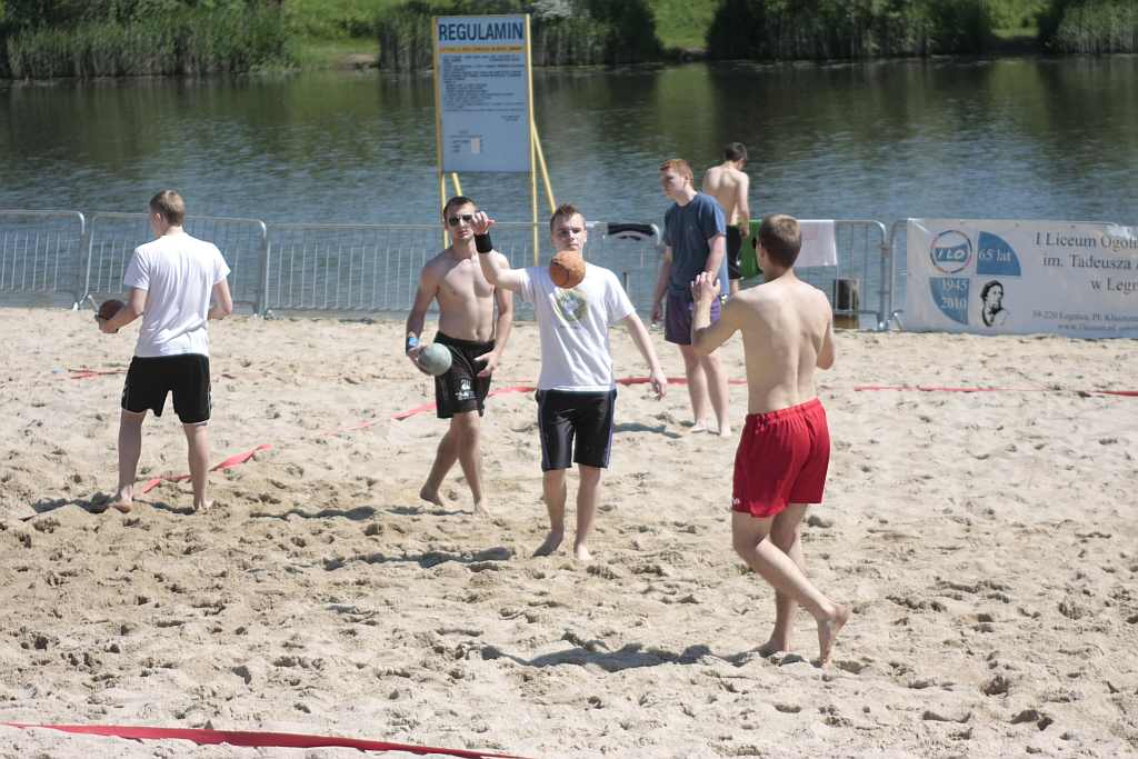 Licealiści walczyli na piachu „Kormorana”