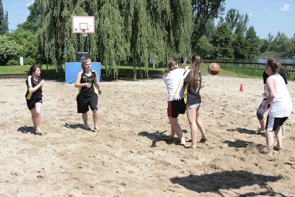 Licealiści walczyli na piachu „Kormorana”