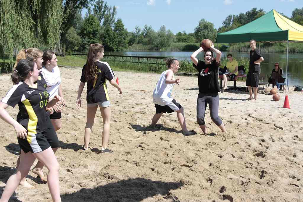 Licealiści walczyli na piachu „Kormorana”