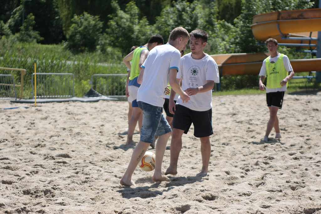 Licealiści walczyli na piachu „Kormorana”
