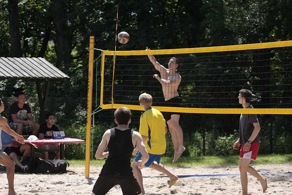 Licealiści walczyli na piachu „Kormorana” cz2