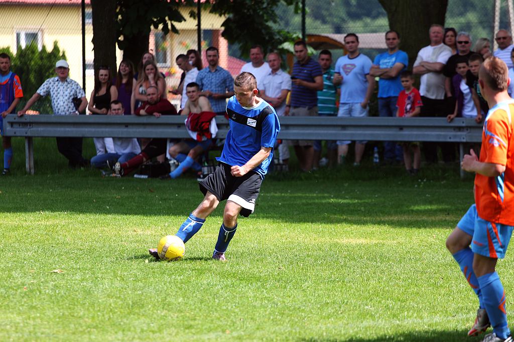 Klasa A: KS Legnickie Pole - Błękitni 3:3