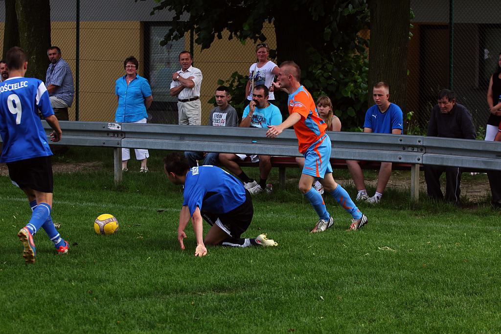 Klasa A: KS Legnickie Pole - Błękitni 3:3