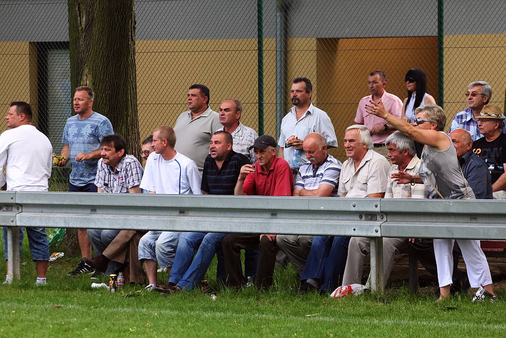 Klasa A: KS Legnickie Pole - Błękitni 3:3