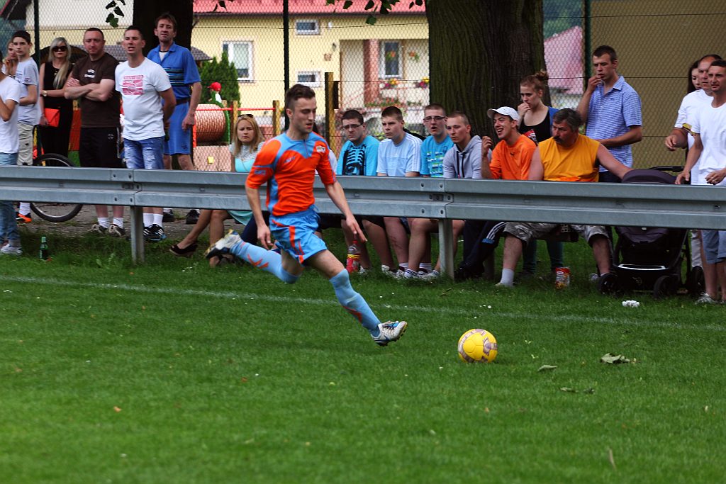 Klasa A: KS Legnickie Pole - Błękitni 3:3