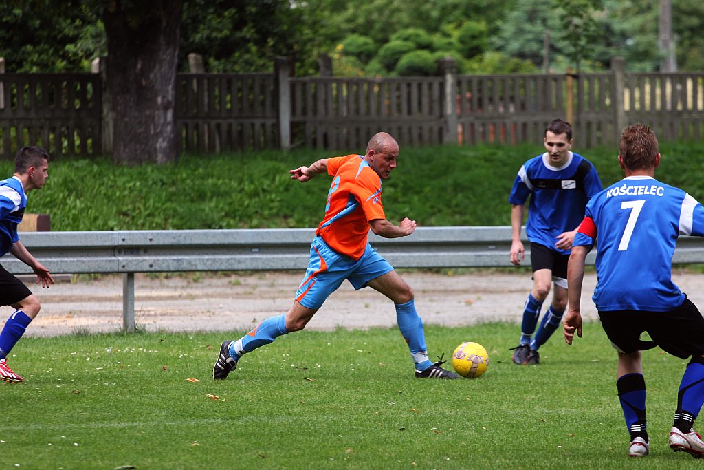 Klasa A: KS Legnickie Pole - Błękitni 3:3
