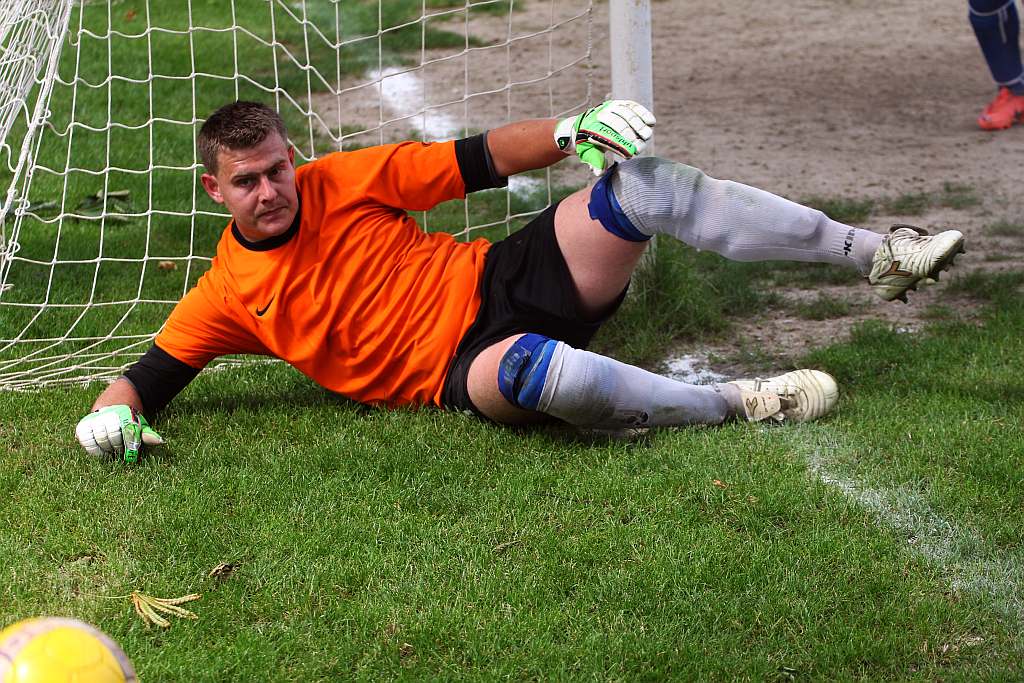 Klasa A: KS Legnickie Pole - Błękitni 3:3