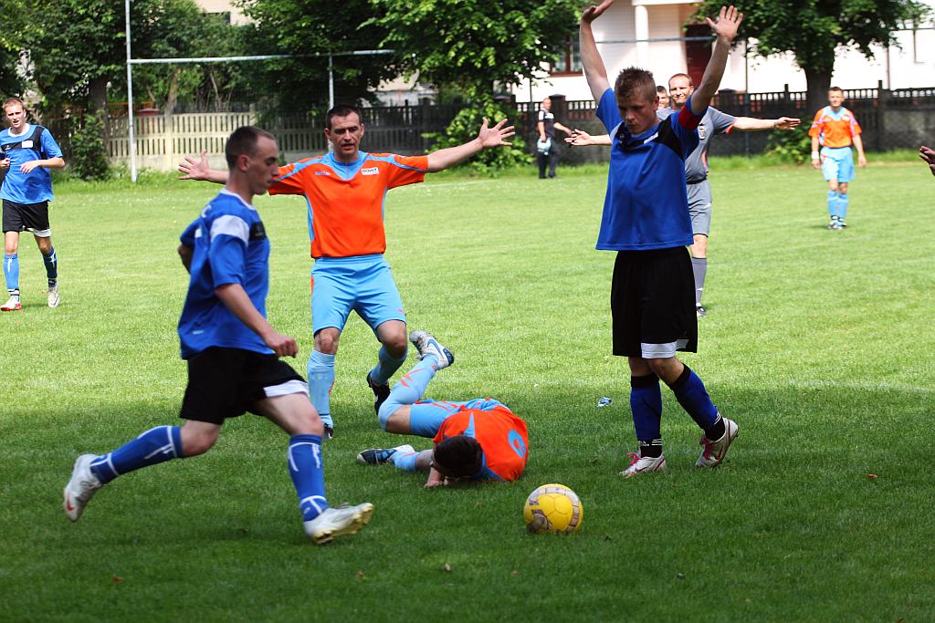 Klasa A: KS Legnickie Pole - Błękitni 3:3