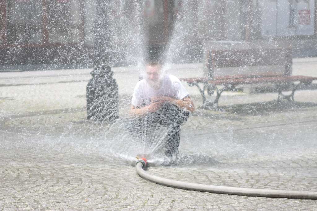 Kurtyna wodna w Rynku w samo południe cz1