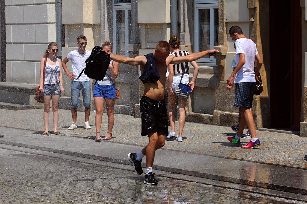 Kurtyna wodna w Rynku w samo południe cz2