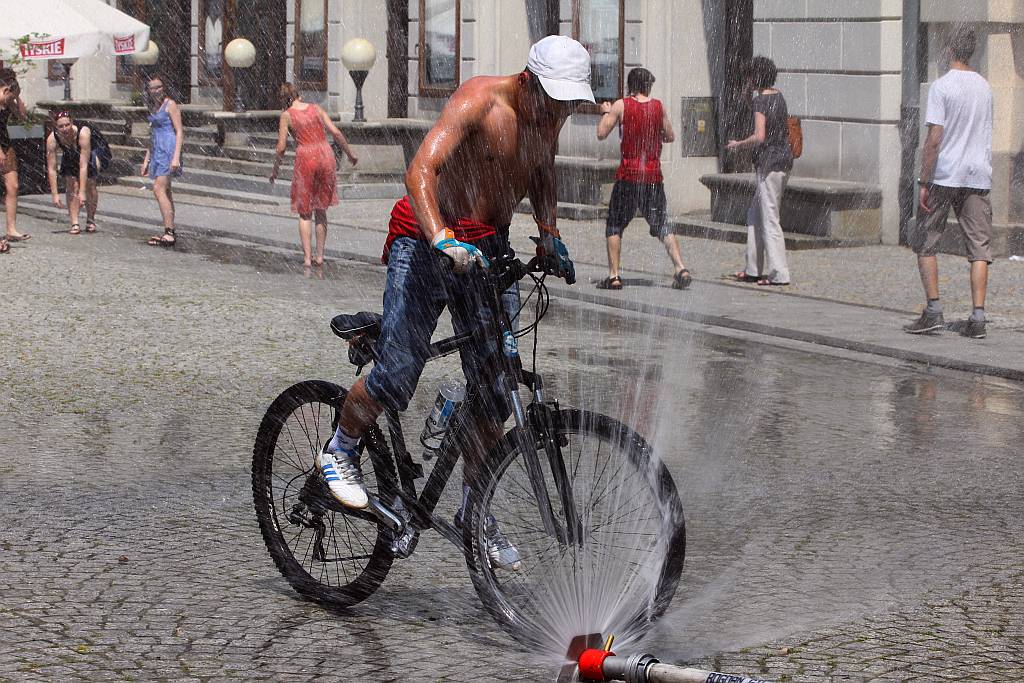 Kurtyna wodna w Rynku w samo południe cz2