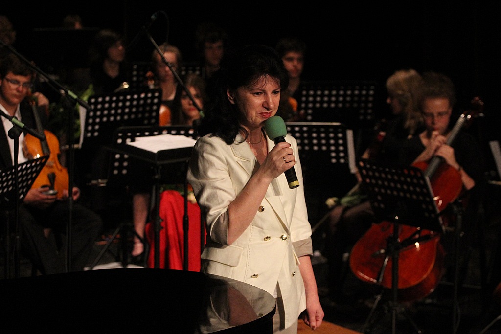 Wręczenie świadectw dyplomantom