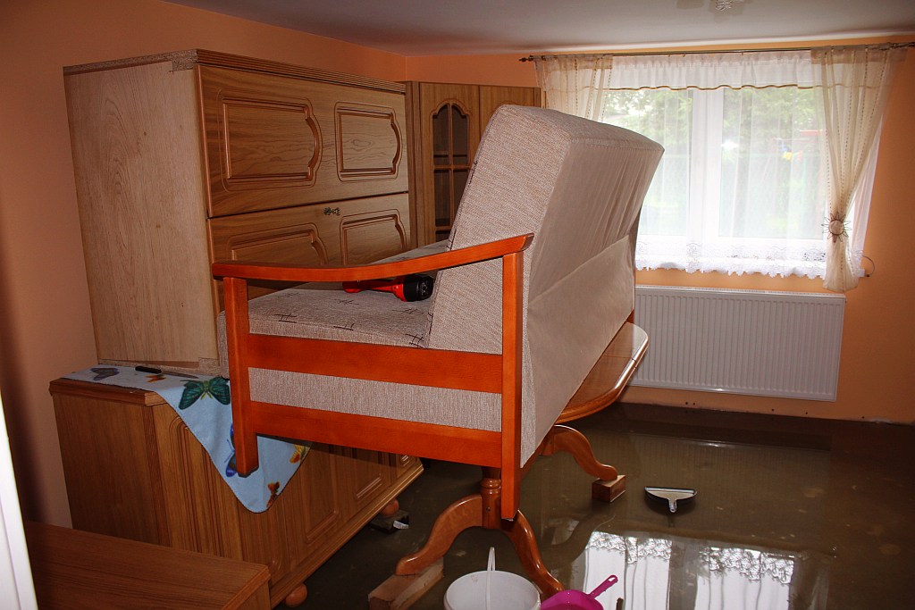 Woda zalewa dwie wsie w gminie Legnickie Pole