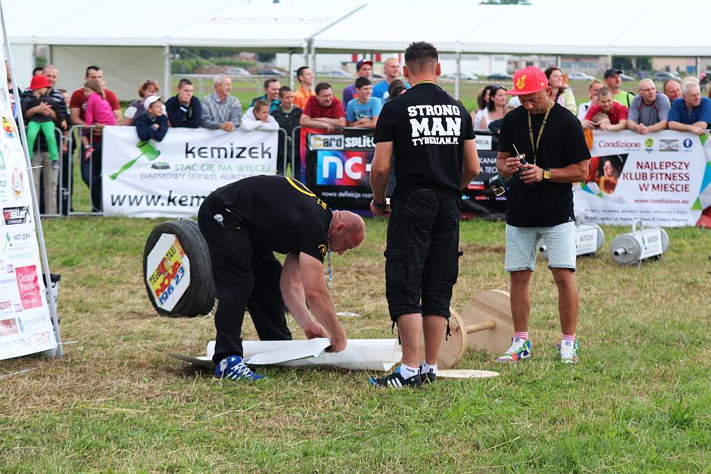 Strongman Show na legnickim lotnisku