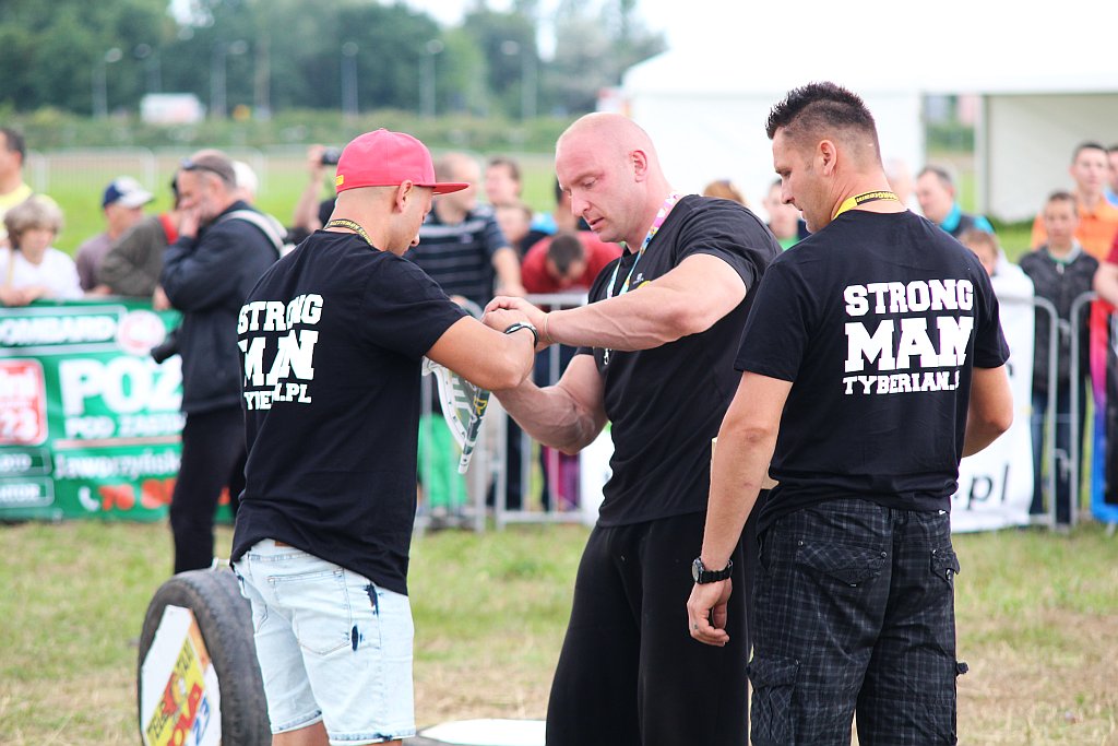 Strongman Show na legnickim lotnisku